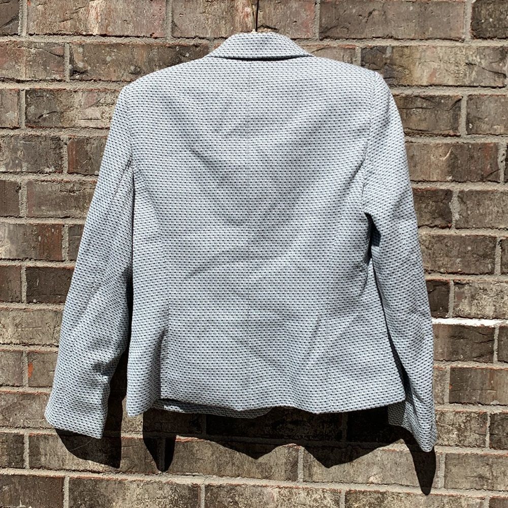 Take 50% OFF- Suit Studio Gray Structured Blazer with Notched Lapels, Size-10 - Picture 5 of 7